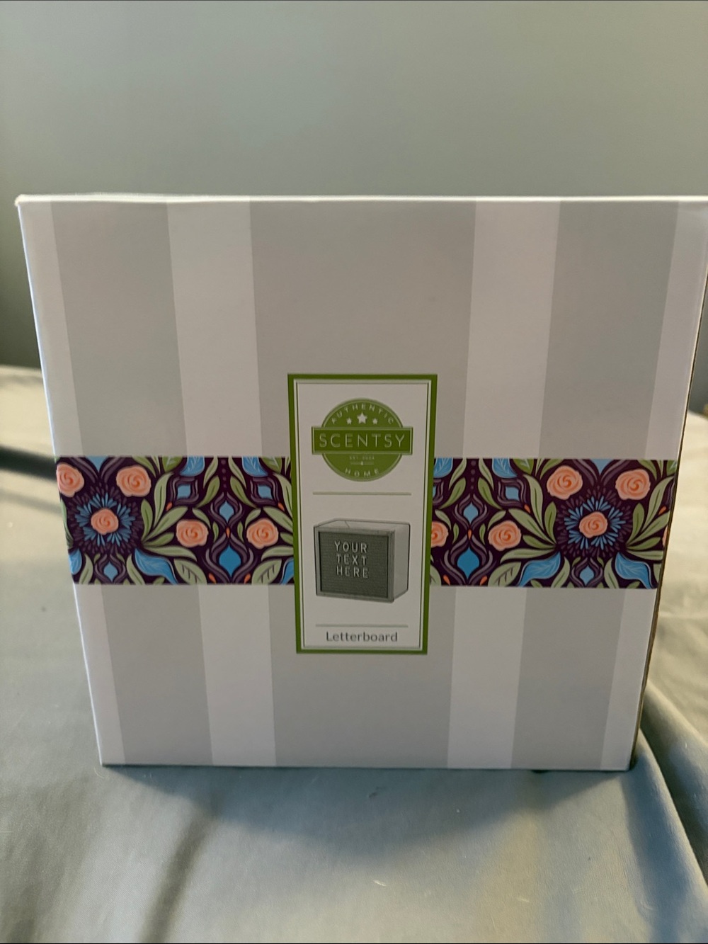 Scentsy White Letterboard with Floral Accent Band